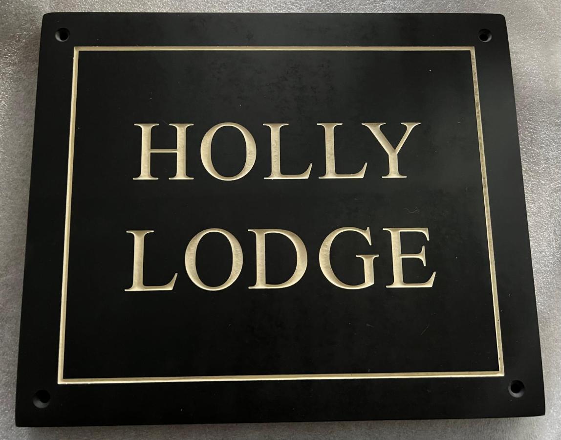 Holly Lodge - 2 X Kingsize Bedrooms With Private Entrance And Free Parking-New Shower Room 오반 외부 사진