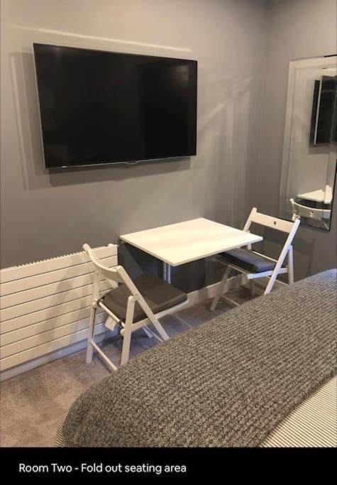 Holly Lodge - 2 X Kingsize Bedrooms With Private Entrance And Free Parking-New Shower Room 오반 외부 사진